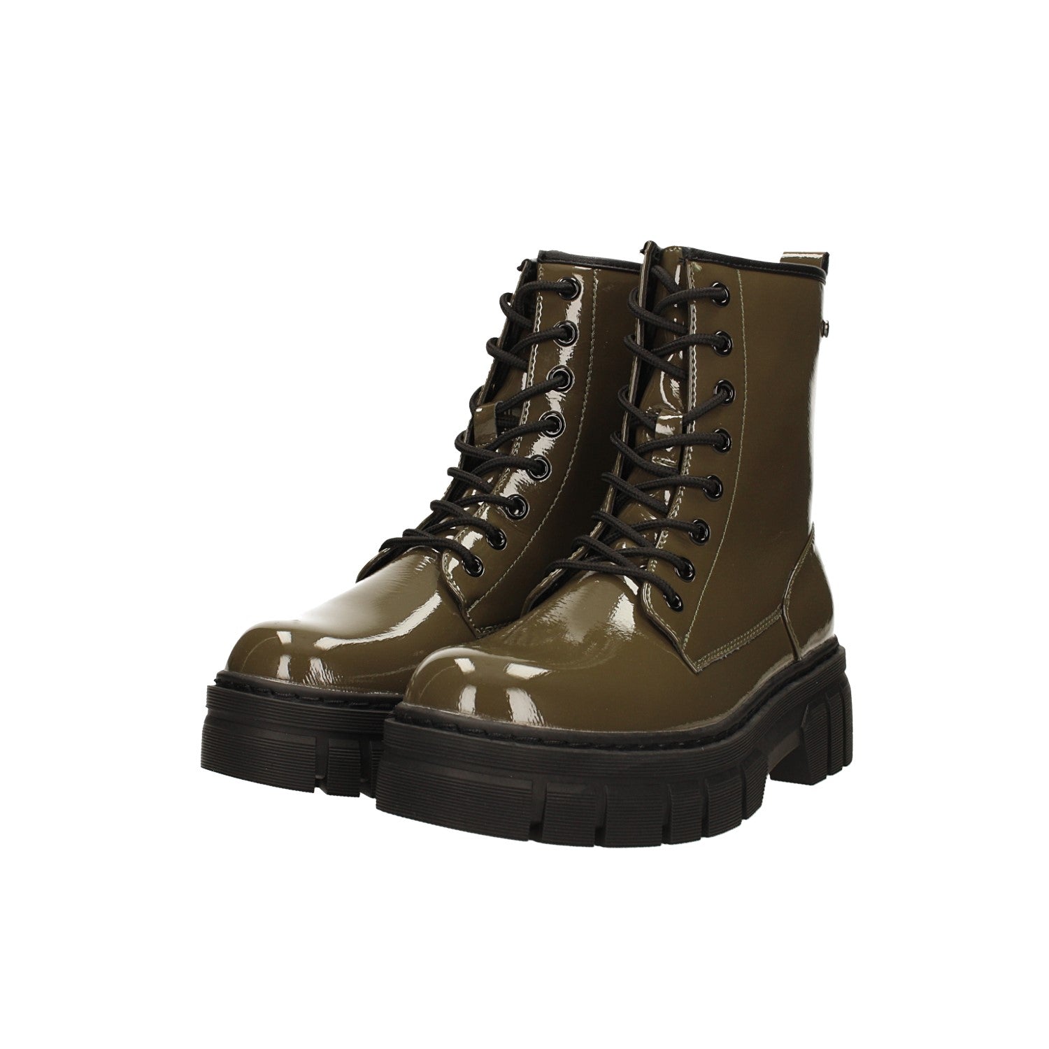 Anfibi in vernice con suola platform. Tacco alto 5cm