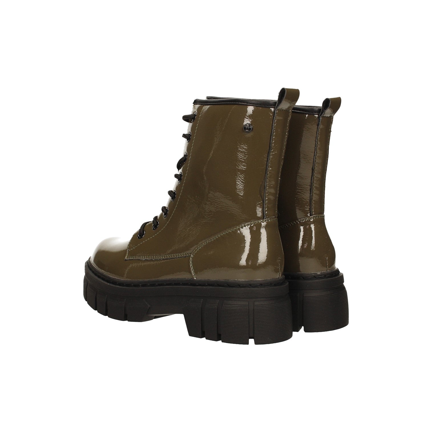 Anfibi in vernice con suola platform. Tacco alto 5cm