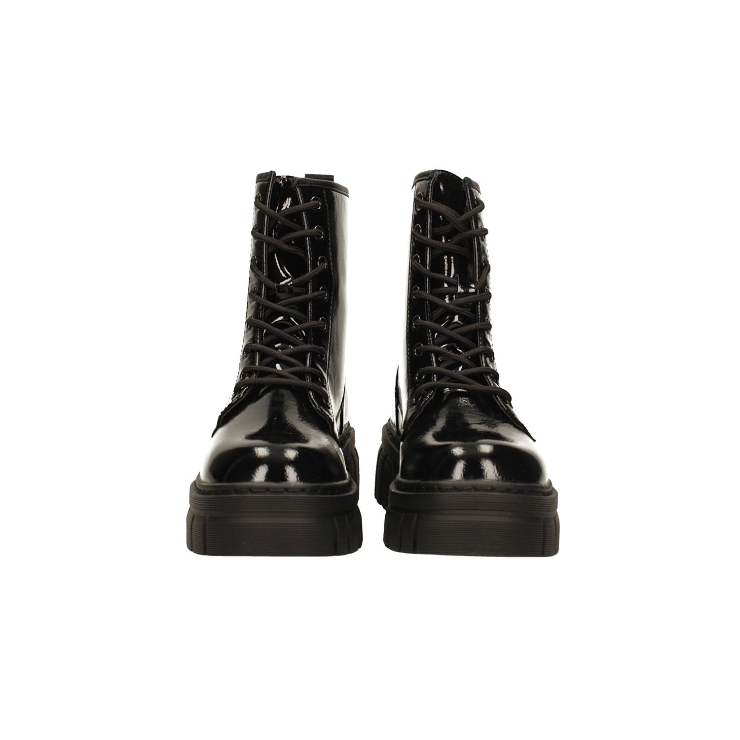 Anfibi in vernice con suola platform. Tacco alto 5cm