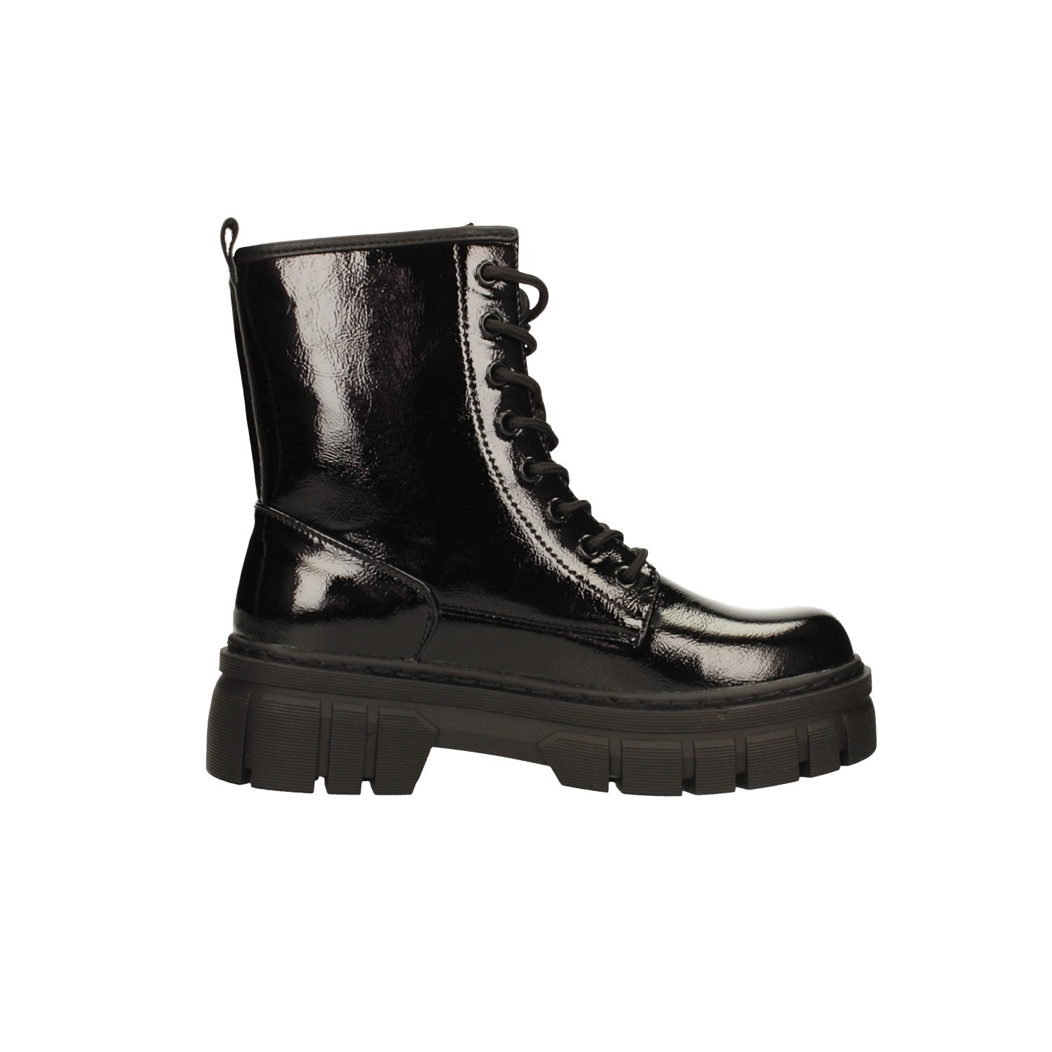 Anfibi in vernice con suola platform. Tacco alto 5cm