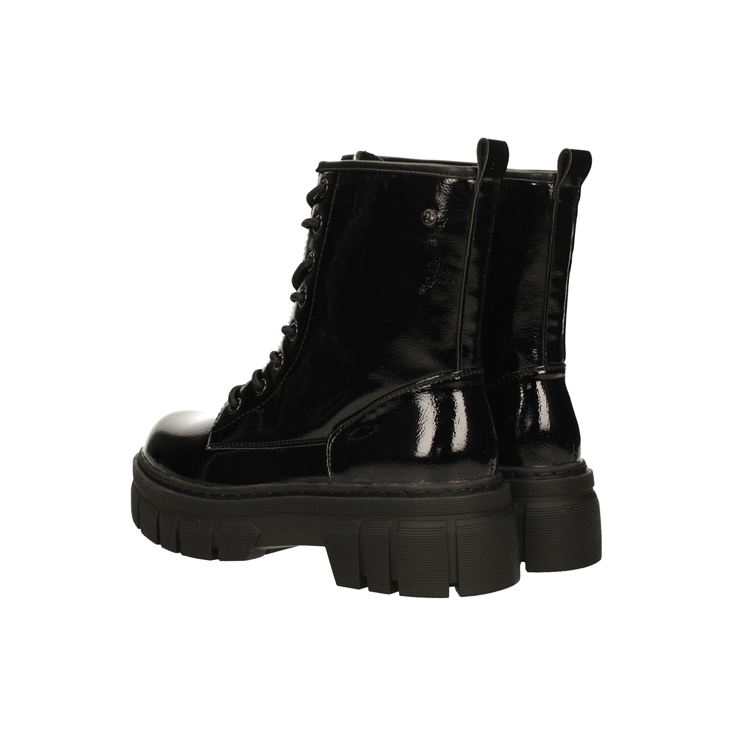 Anfibi in vernice con suola platform. Tacco alto 5cm