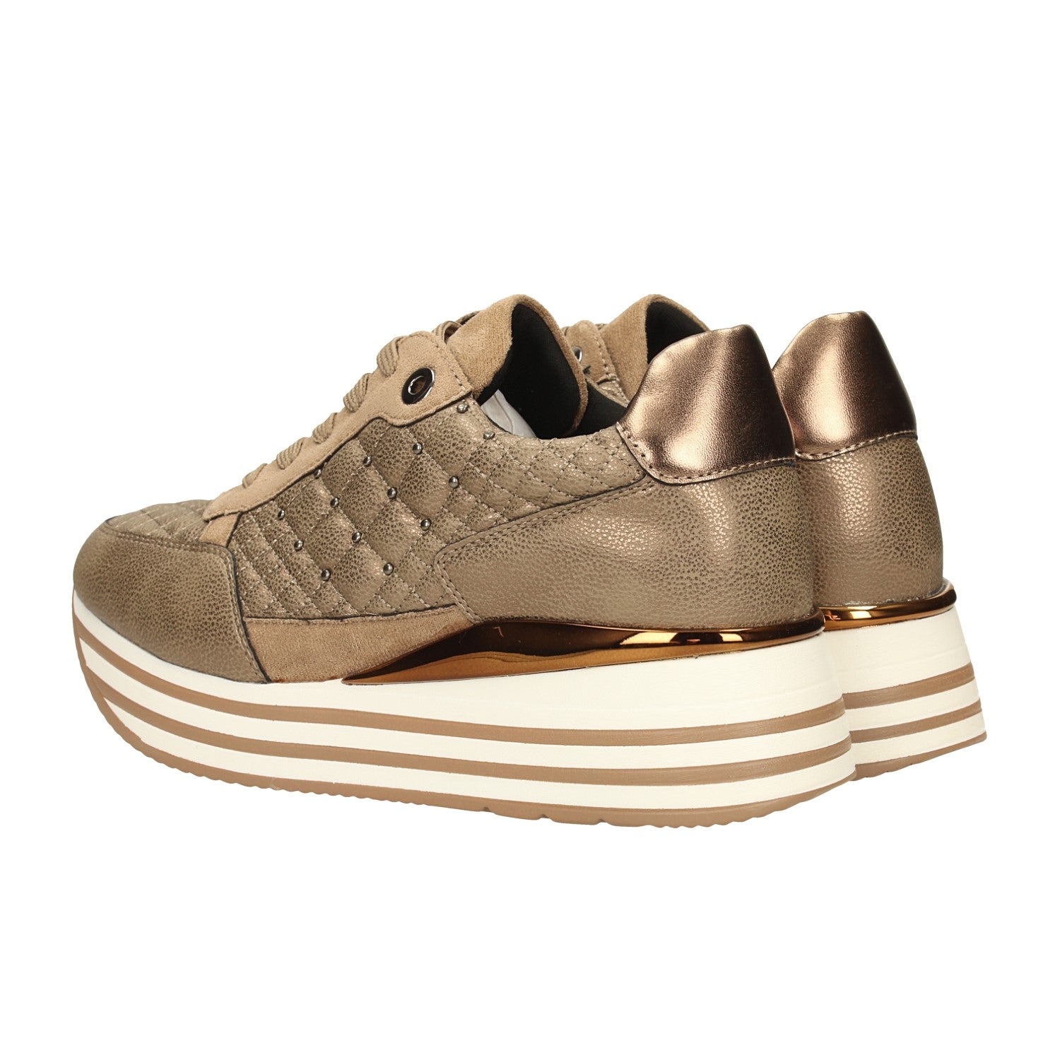 Sneakers metalassé con borchie