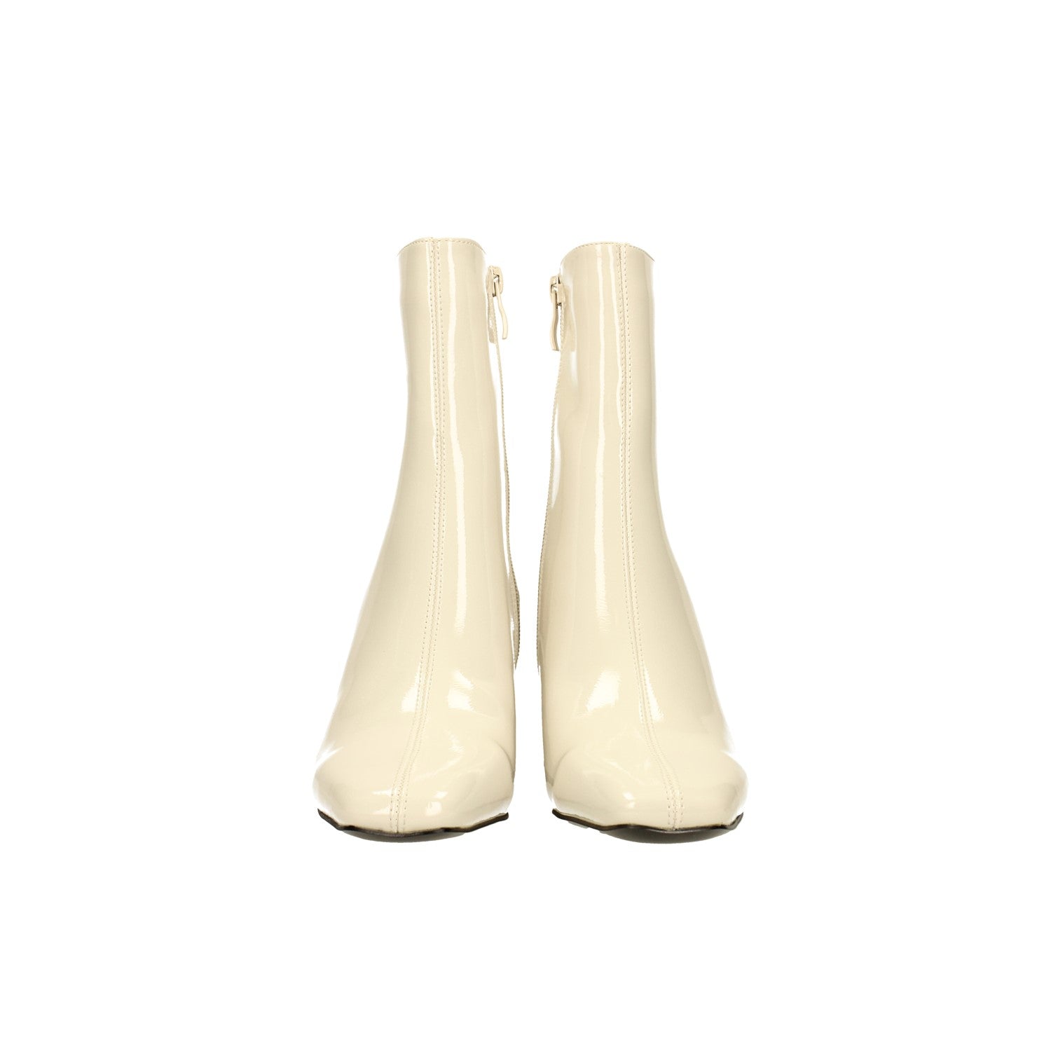 Stivaletti in vernice con punta squadrata. Tacco alto 7cm
