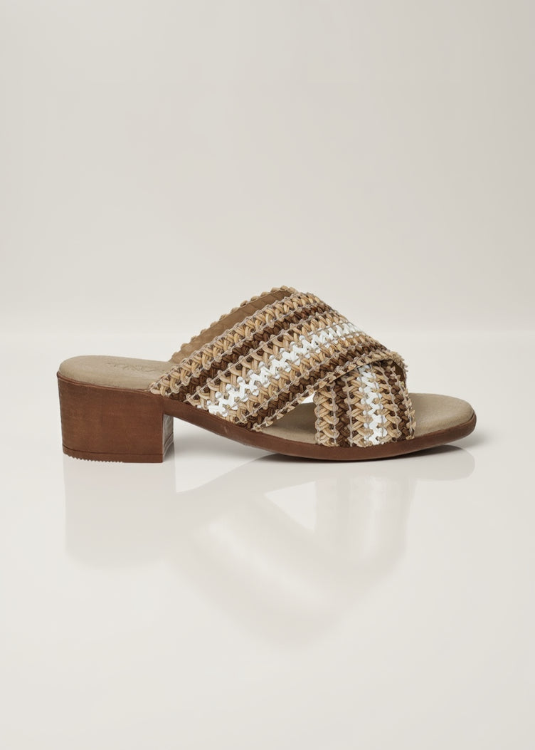Sandali con zeppa. Made in Italy